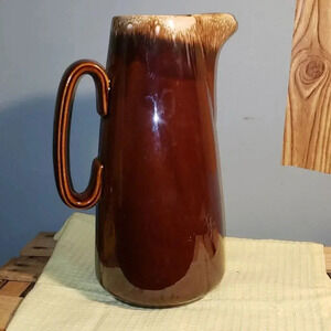 Large brown PITCHER HULL USA